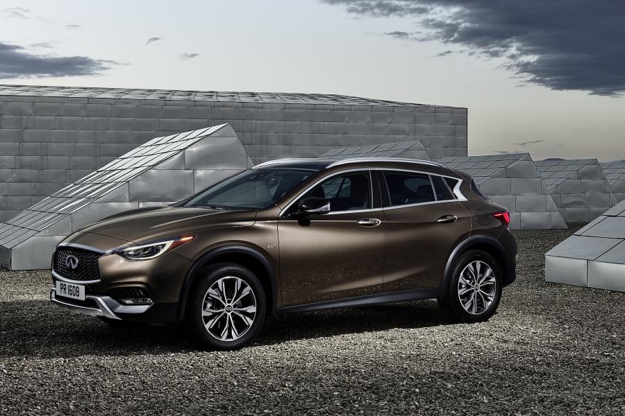  Infiniti QX30 2.0t AWD 2016 года  (фото 19 из 30)